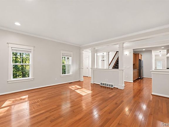 5th image of 937 Ruffner Ave