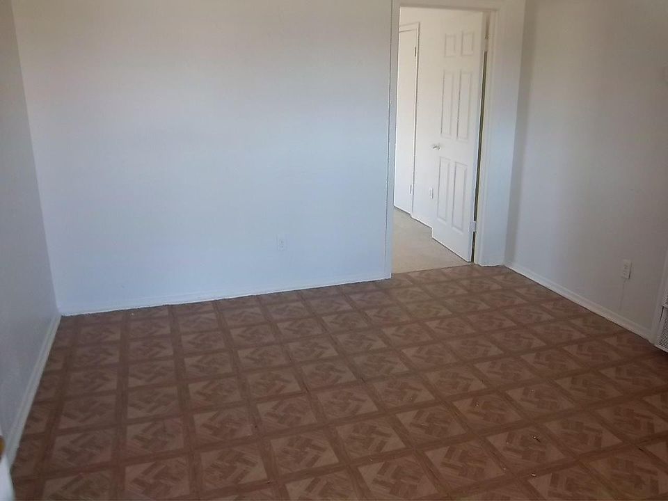 2nd image of 1106 42nd St APT B