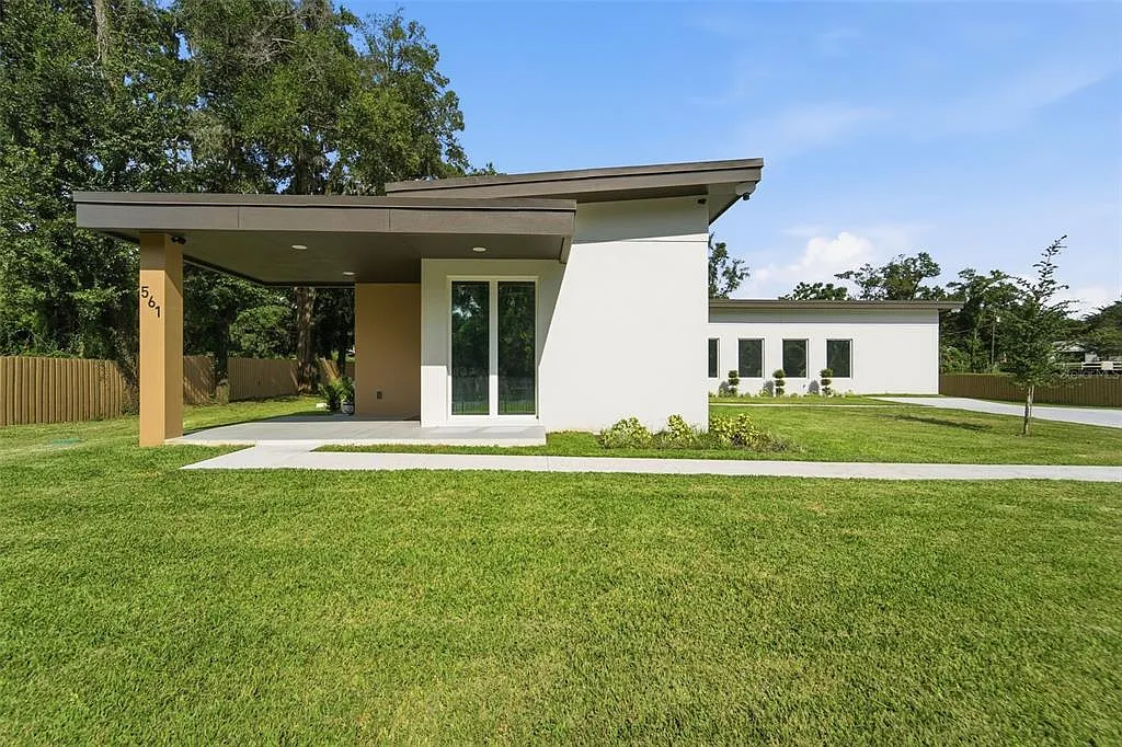 3 bed, 2.0 bath, 1242 sqft, $2,500 — Photo 1