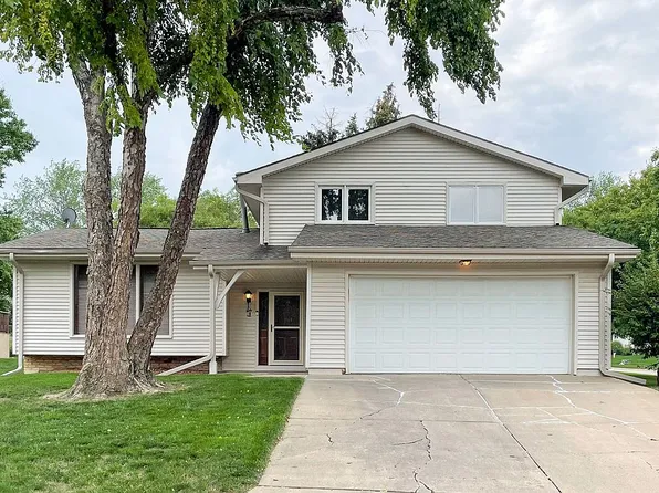 1242 N 145th Plz, Omaha, NE 68154
