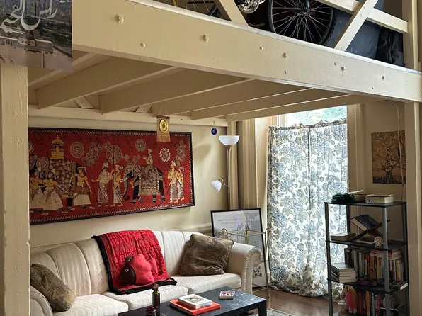 1203 Saint Paul St, Baltimore, MD