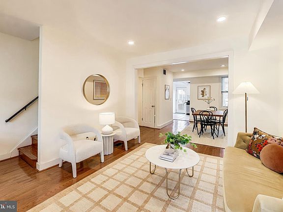 5th image of 826 Delafield Pl NW