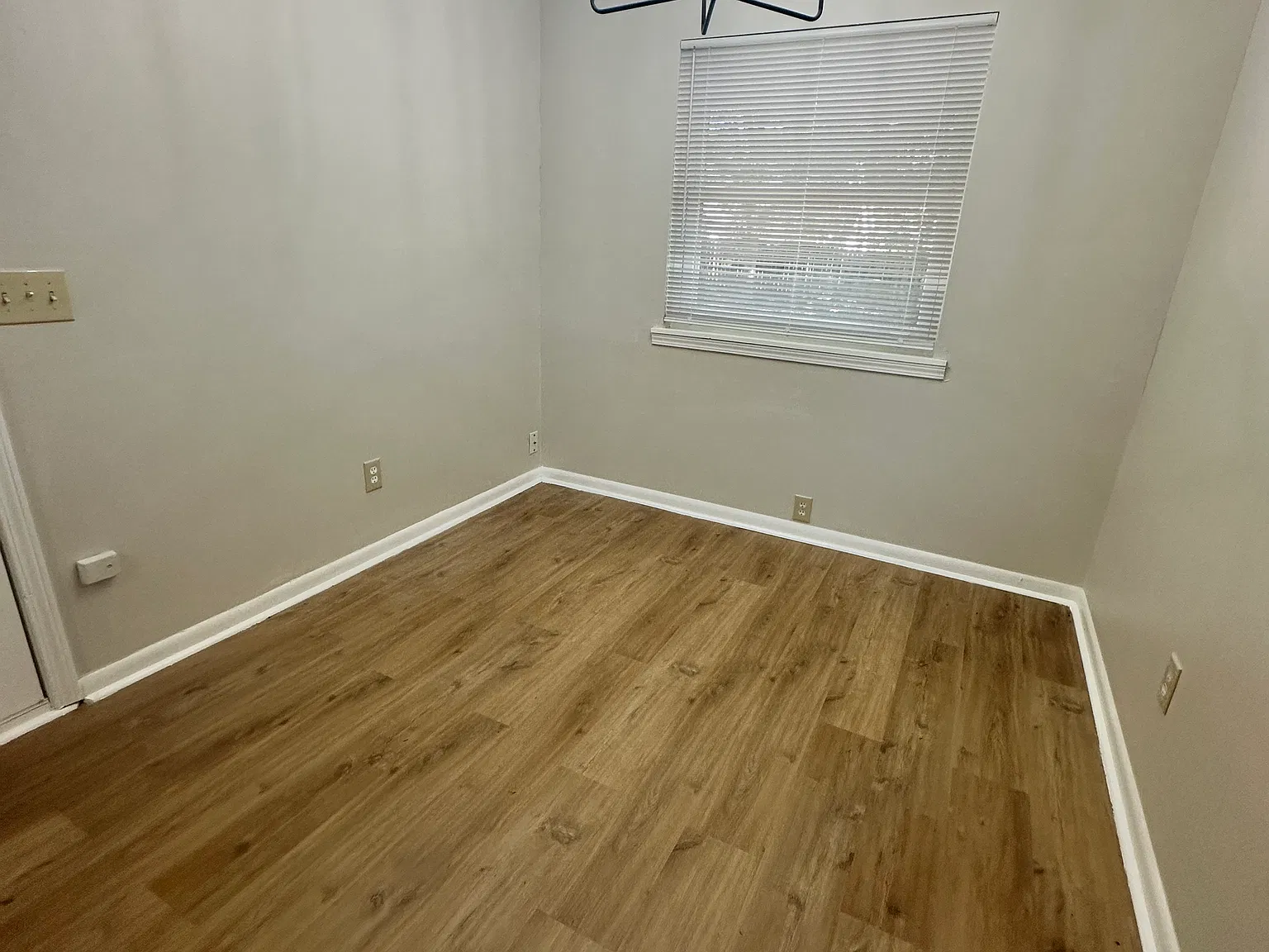 911 Clearmont Dr — Photo 3