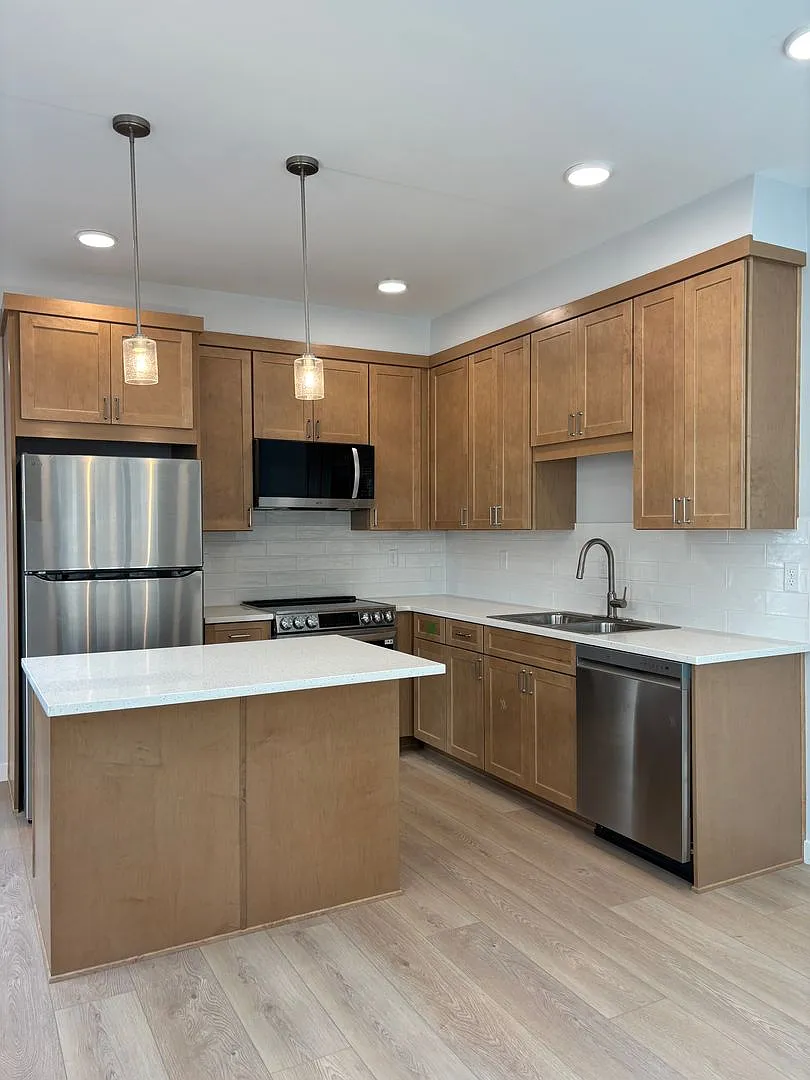 2 Bed 2.5 Bath Walk to Downtown - Duplex — Photo 4