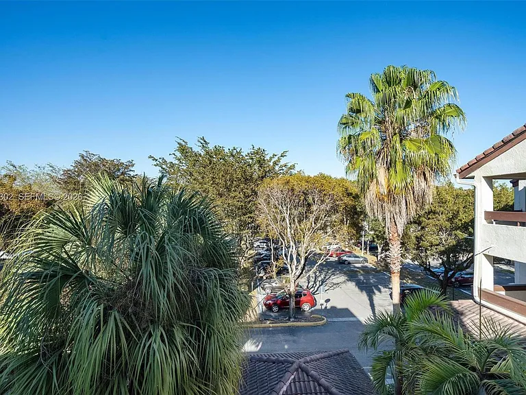 9040 SW 125th Ave #D408 — Photo 8