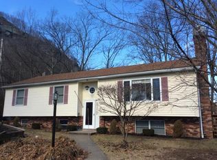508 9th St, Matamoras, PA 18336