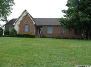18 Whispering Hills Ln, Fayetteville, TN 37334