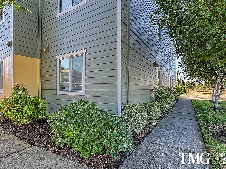 1017 SE 12th Ave — Photo 111