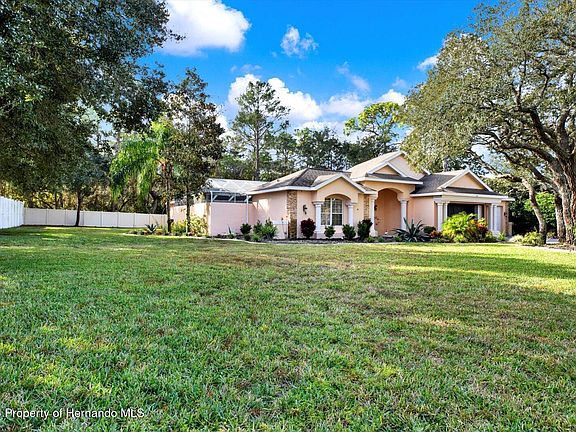 2nd image of 7190 Raymond Pl