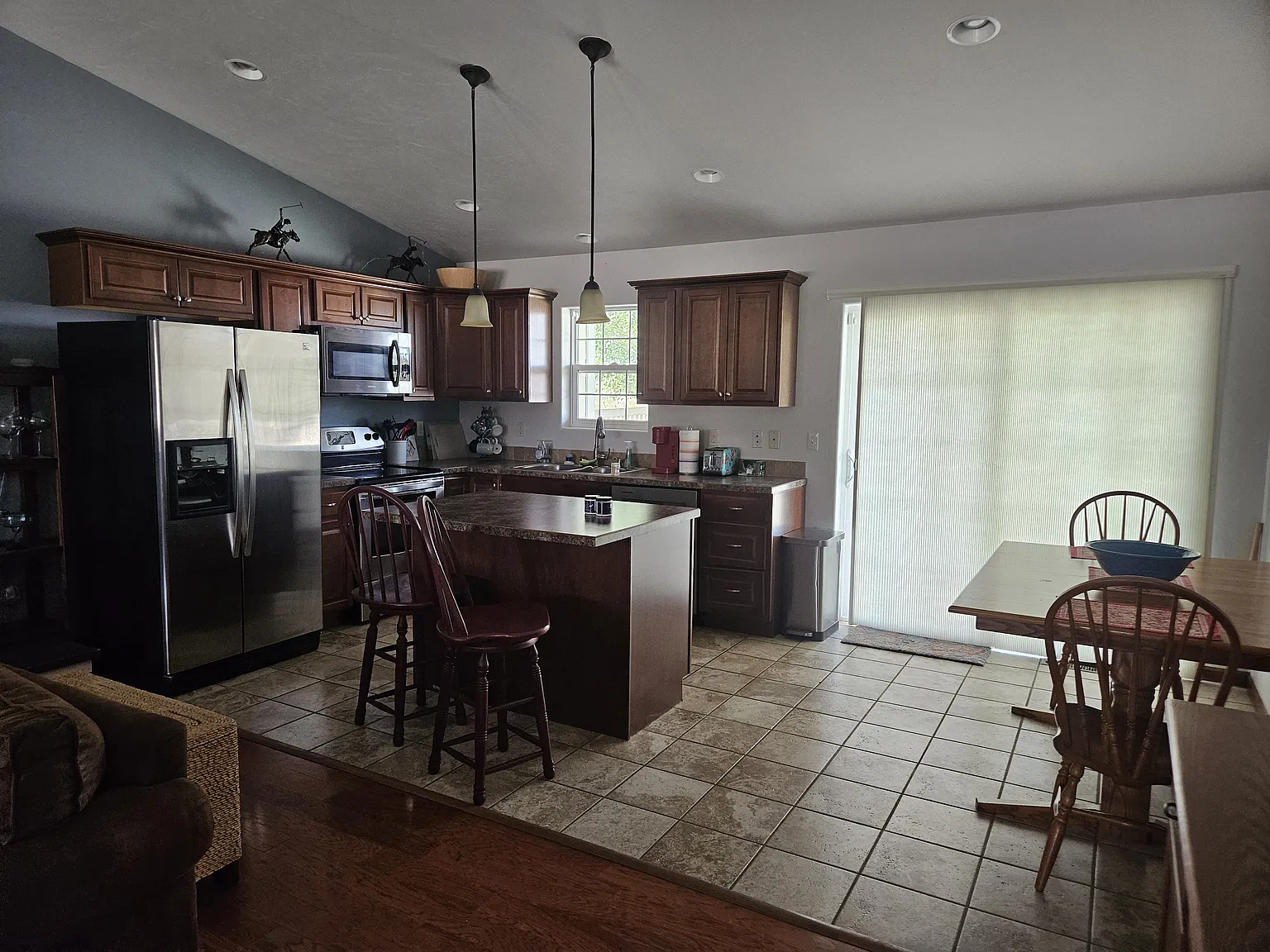 2 bed, 1421 sqft, $1,700 — Photo 4
