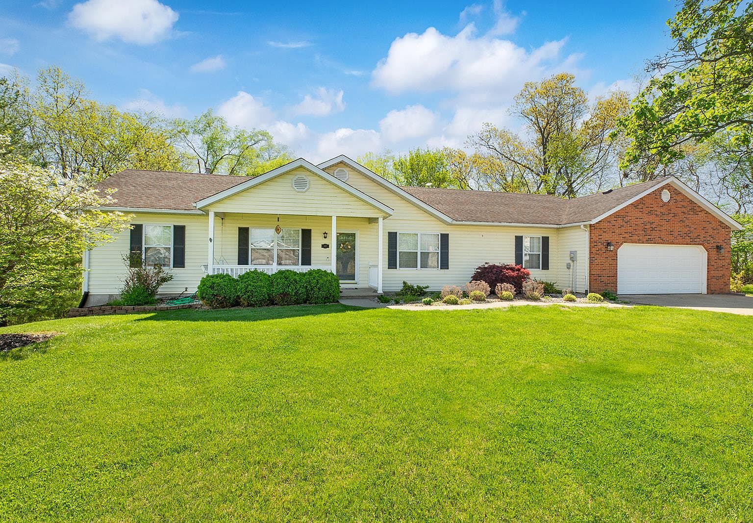 12 Trail Lin Rdg, Alton, IL 62002 | Zillow