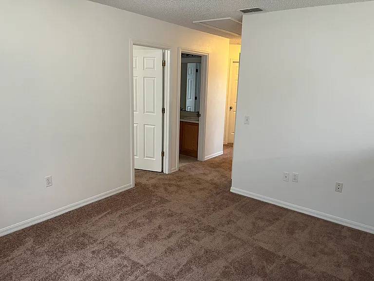 540 Brighton Ct — Photo 8
