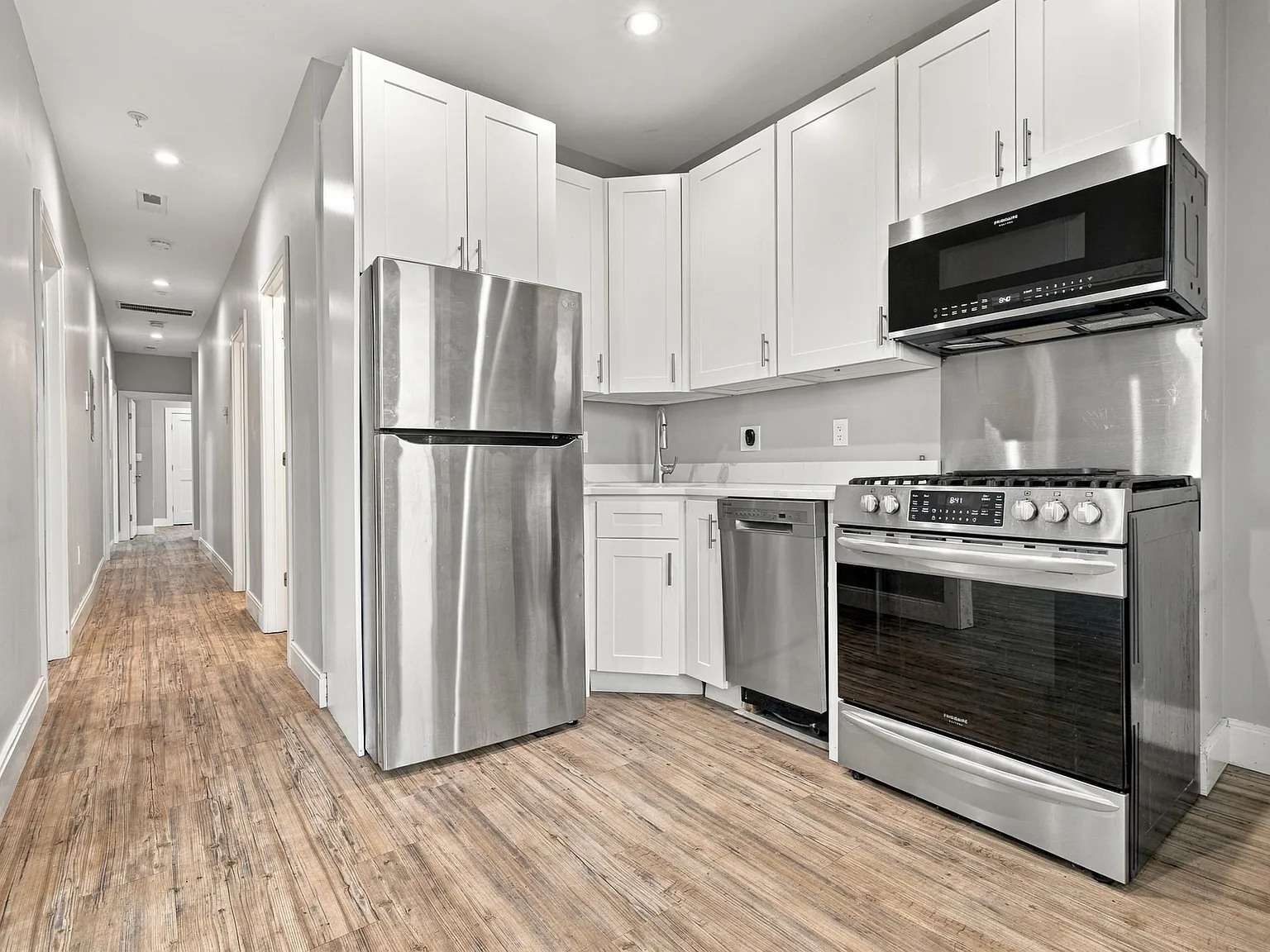 4 bed, 2.0 bath, 1500 sqft, $4,500 — Photo 3