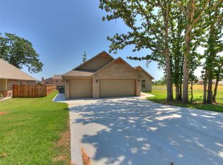 966 Tim Holt Dr, Harrah, OK 73045