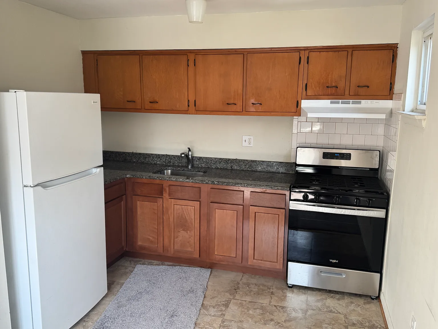 2 bed, 850 sqft, $1,050 — Photo 2