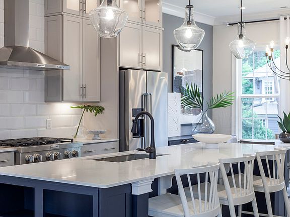 Beautiful Open, Spacious Kitchen with Large Island