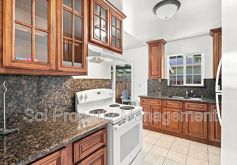 426 Swift St — Photo 10