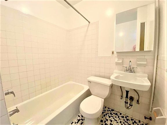 5th image of 147 W 72nd St #4F