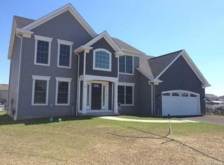 10 Jonquille Ct, Lancaster, NY 14086