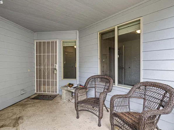 702 Benjamin Ave, Cottage Grove, OR 97424