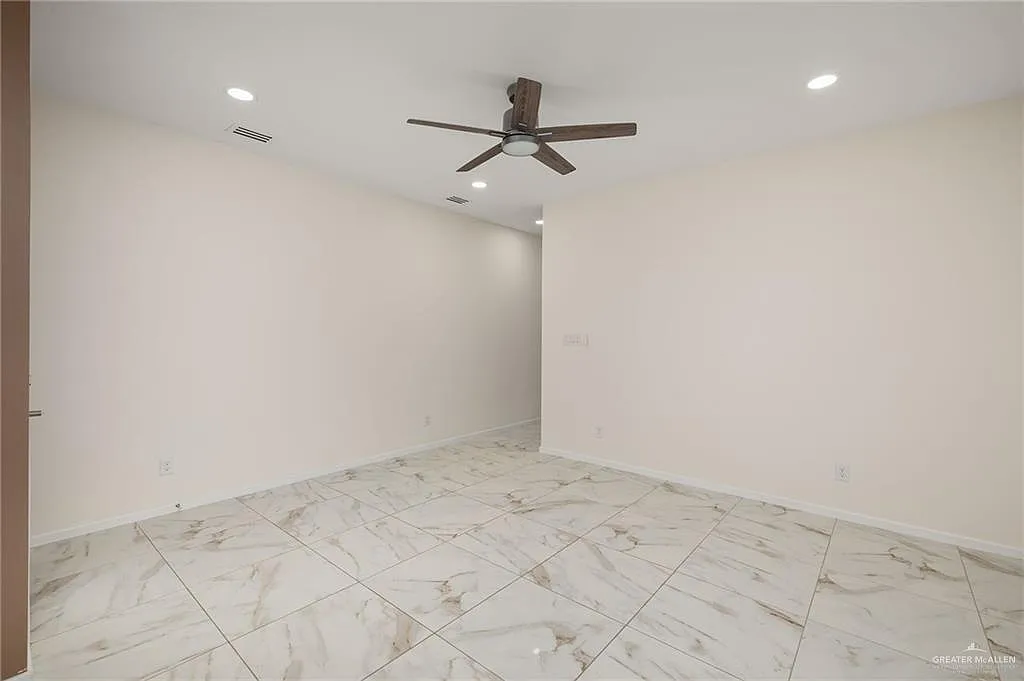 3 bed, 2.5 bath, 1632 sqft, $2,100 — Photo 3