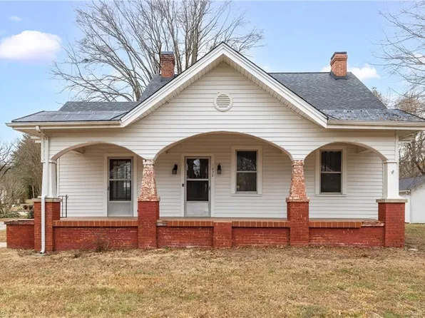 1820 S Park Dr, Reidsville, NC 27320