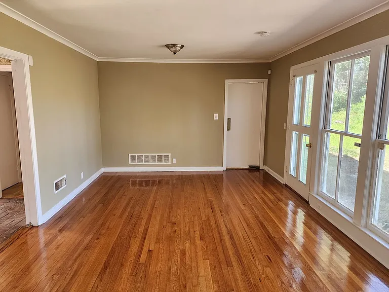 1097 Bolton Ct — Photo 5