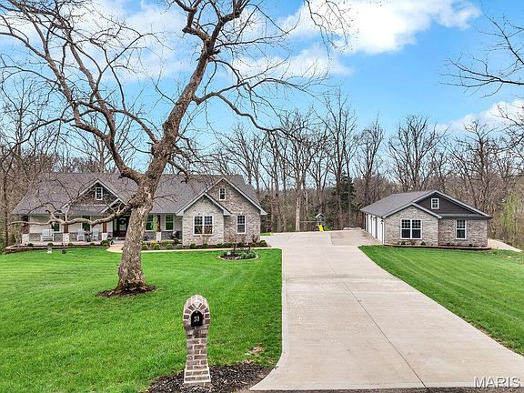 2nd image of 30 Woodbine Ct