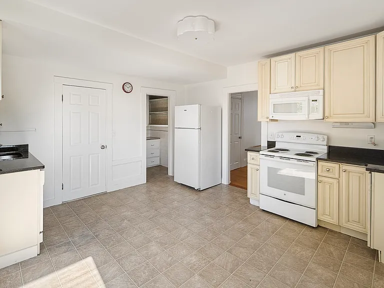 63-65 Harvard St #2 — Photo 7