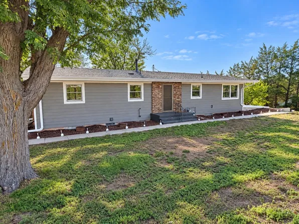 822 Fremont St, Benkelman, NE 69021