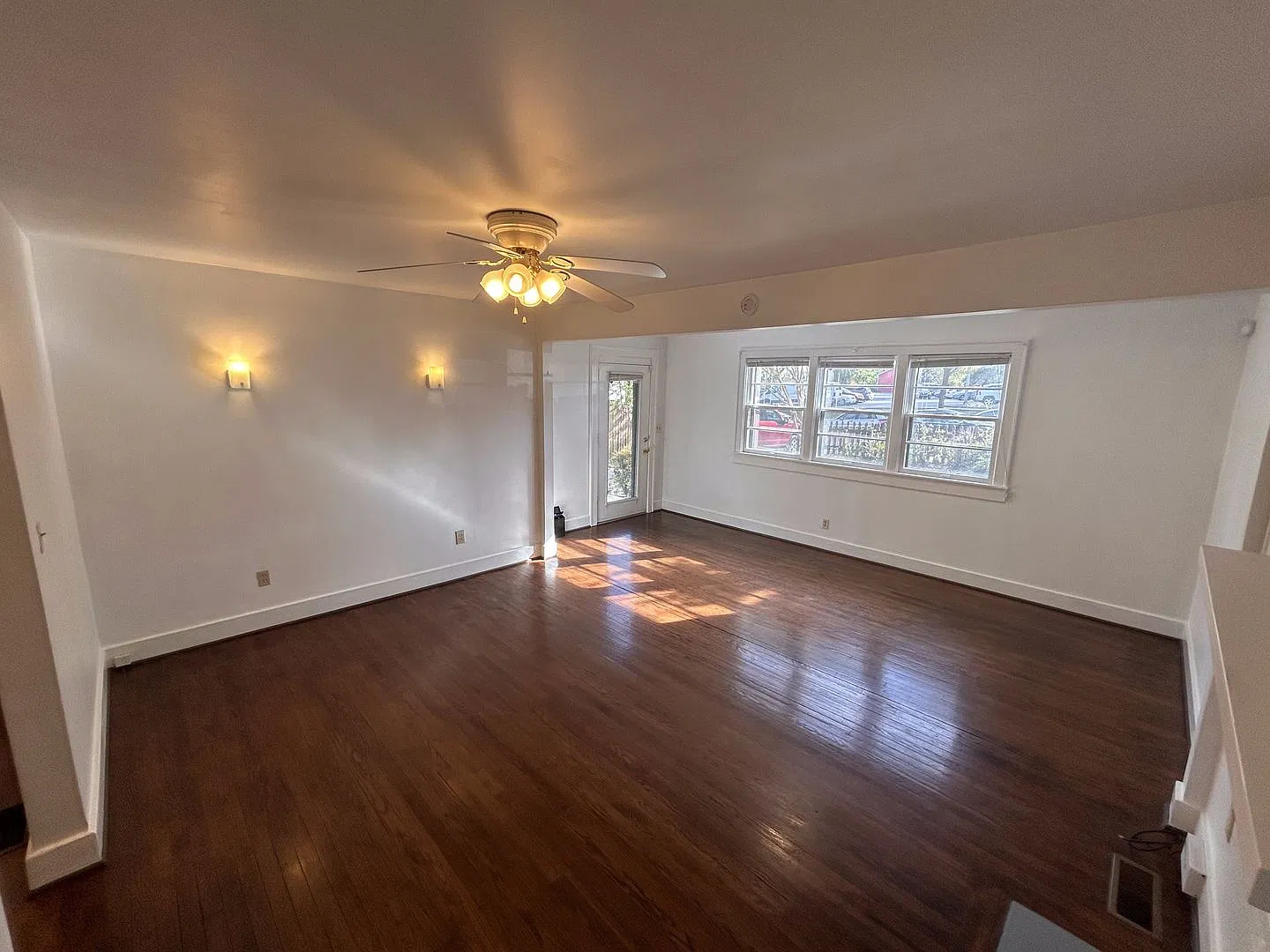 3Bedroom Home within Walking Distance to Geodis Park! — Photo 4