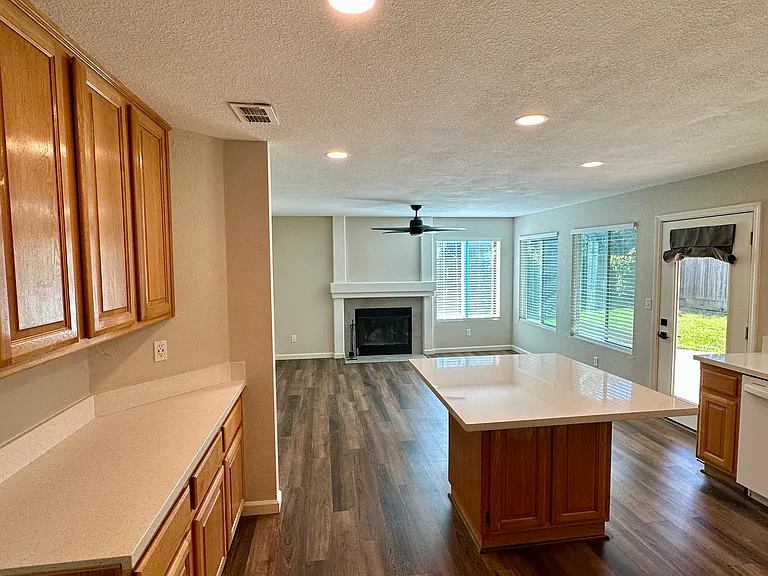 390 Brians Ct — Photo 8