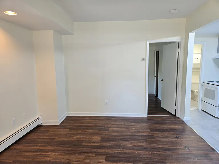 428 Elwood Ave #1N — Photo 2