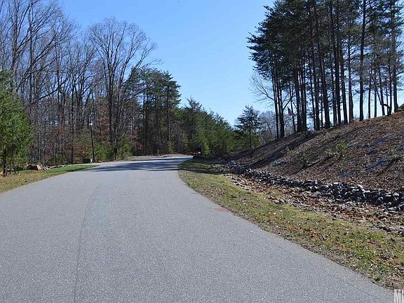 4th image of 3142 Mountain Creek Dr