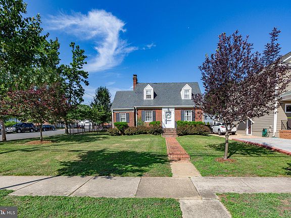3rd image of 1802 College Ave