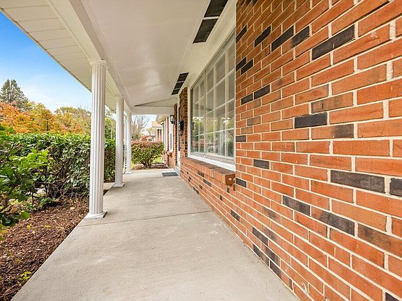 5th image of 295 Broadmere Dr