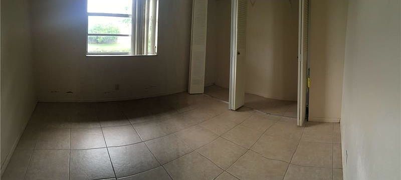 1st image of 9904 Twin Lakes Dr