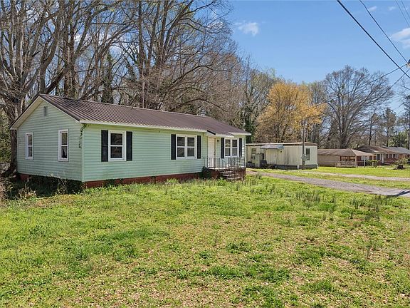 3rd image of 1500 Phyllis Dr