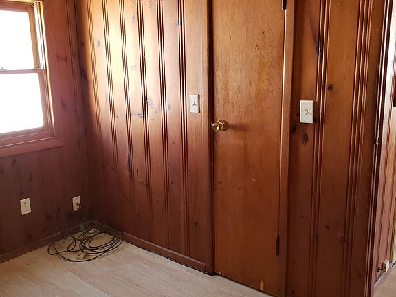 2nd image of 828 Hawthorne Ave