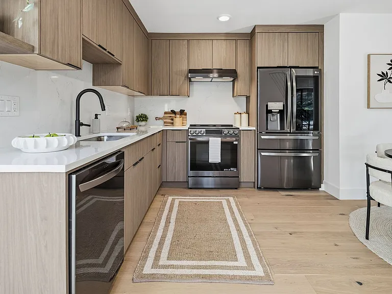 225 E Ave — Photo 13
