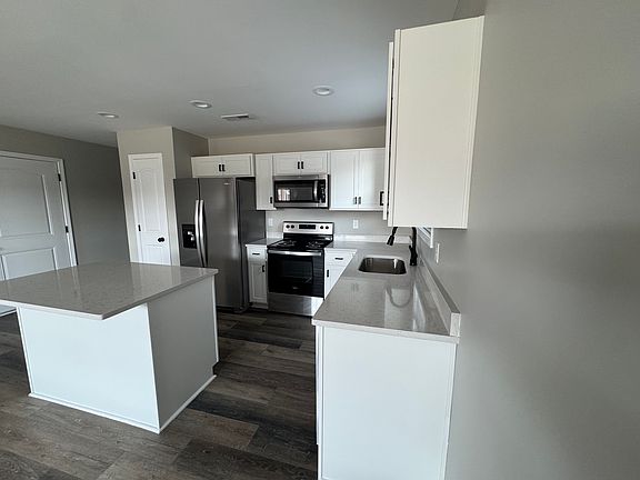 3rd image of 7017 Caravan Dr