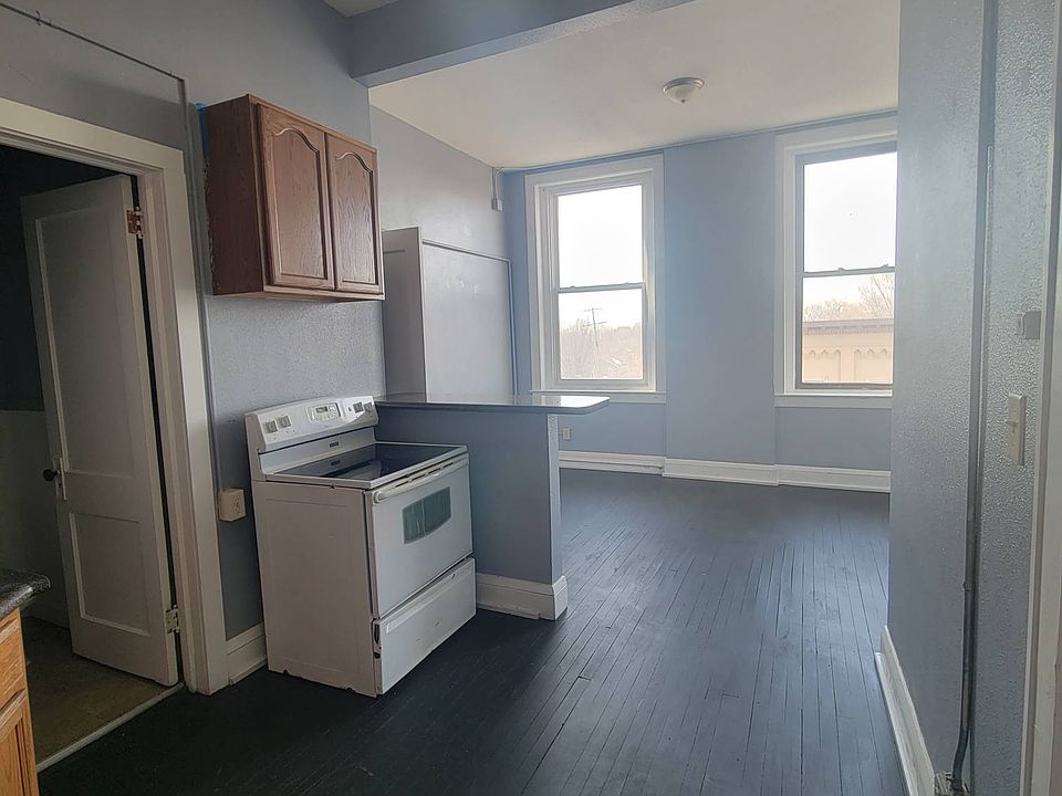 1st image of 876 Payne Ave