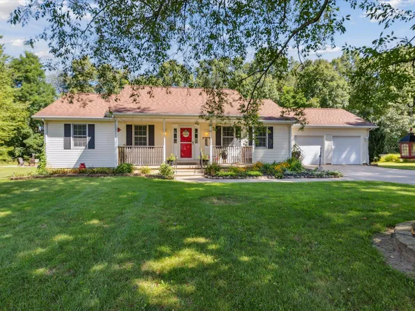 8265 Robins Ln, Battle Creek, MI 49014