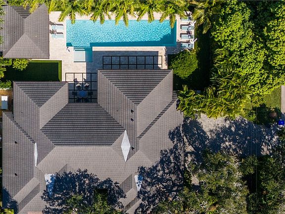 3rd image of 835 Iris Ln