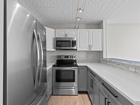 3rd image of 228 Camden J