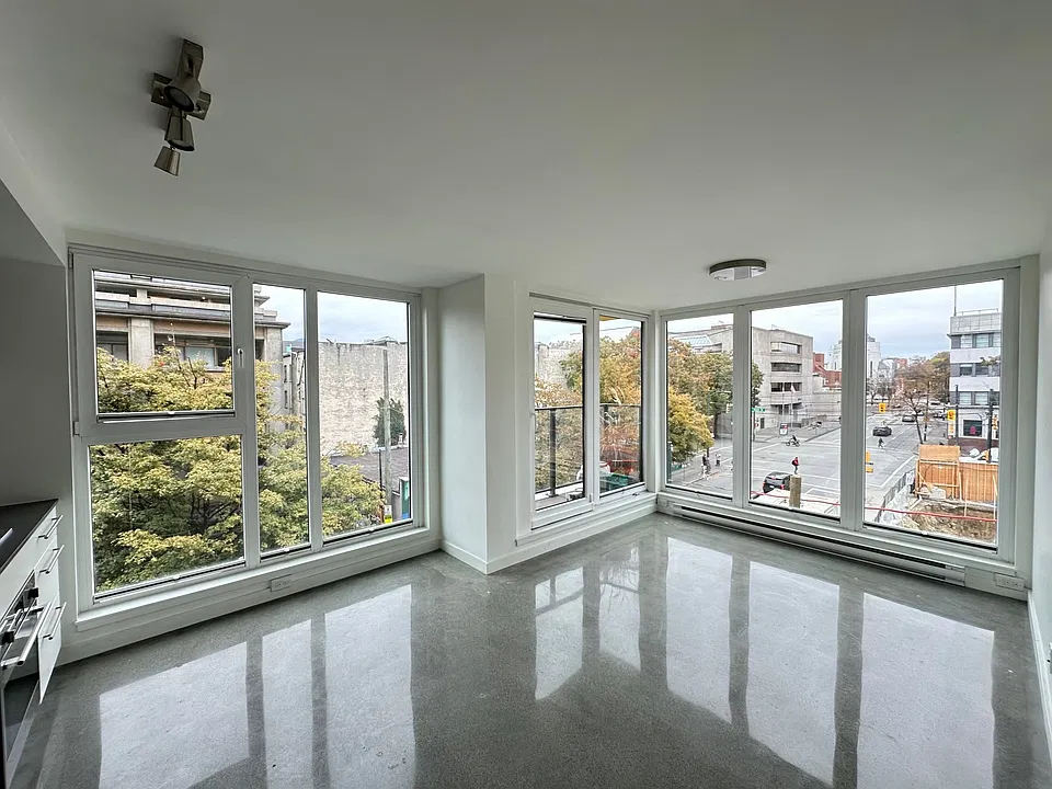 150 E Cordova St #602
