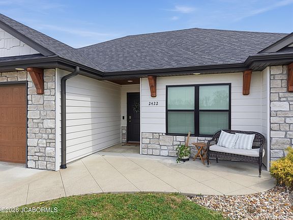 2nd image of 2422 Lawton Dr
