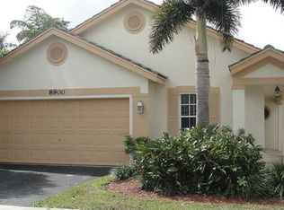 8900 Lake Park Cir N, Davie, FL 33328