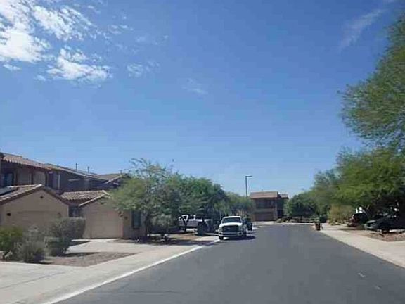 Exterior Neighborhood (street photo)