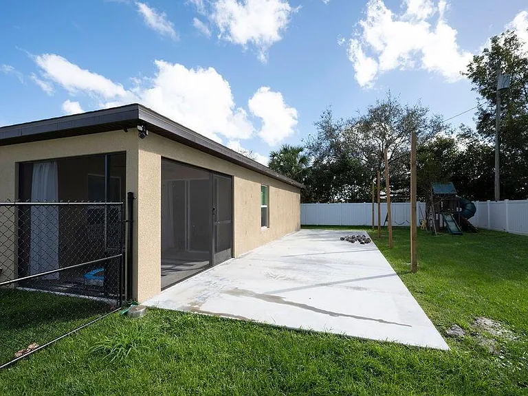 414 SW Dahled Ave — Photo 20